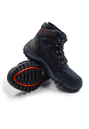 Vista lateral de un par de Botas Hiking Mujer de Cuero San Polos 3838 en color azul sobre fondo blanco.