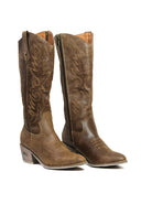 Vista frontal de las Botas texanas para mujer San Polos BTD001 de cuero genuino color café.