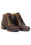 Botines de cuero para mujer color coñac marca San Polos, modelo EK3021, con tacón cuadrado y repujado lateral.