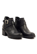 Vista frontal de las botas de cuero para mujer San Polos LA0333 en color negro, estilo casual.