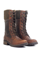 Vista lateral de un par de botas de cuero caña larga para mujer marca San Polos, color coñac, modelo Fulton EK1319.